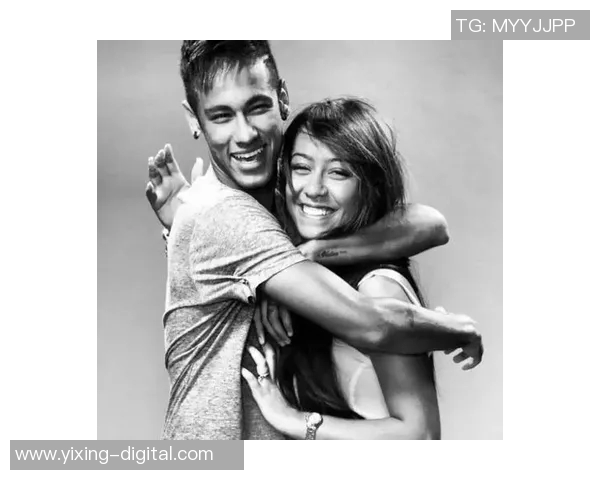 珍妮与足球明星亲密合影分享快乐瞬间引发粉丝热议